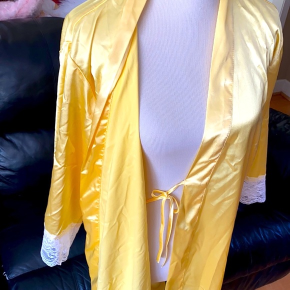 Leisureland Yellow Lace Trim Robe Size OS - Picture 5 of 8